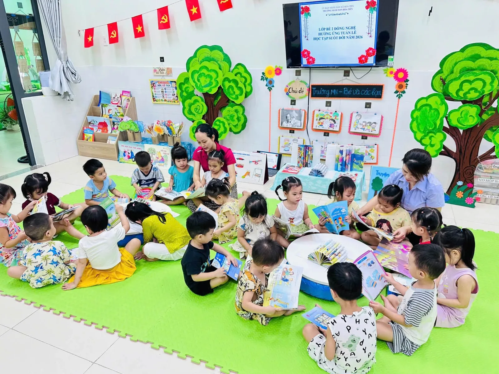 Sinh hoạt và học tập cùng các bạn